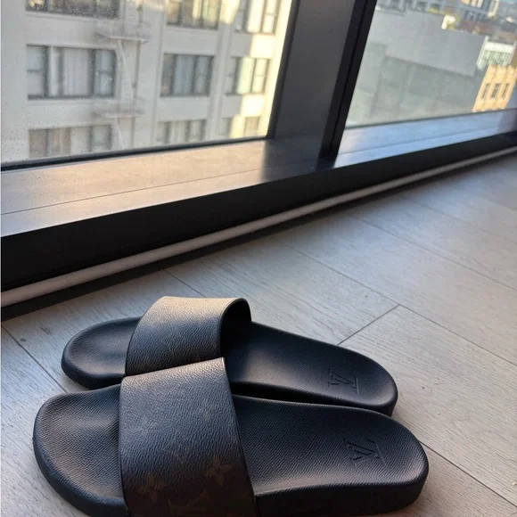Louis Vuitton Monogram Brown and Black Slides - Picture 3 of 9